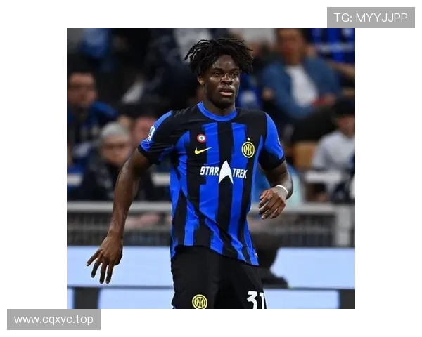 欧冠决赛惨败零比五国米主帅小因扎吉获颁超大号金貘奖震惊足坛